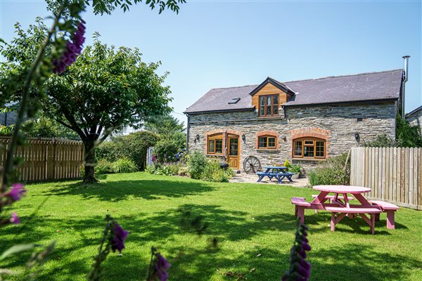 Exterior view of dog friendly cottage with hot tub